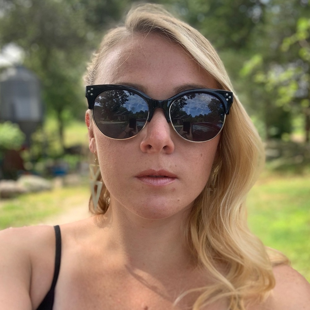 Meet your Posher, Charlotte
